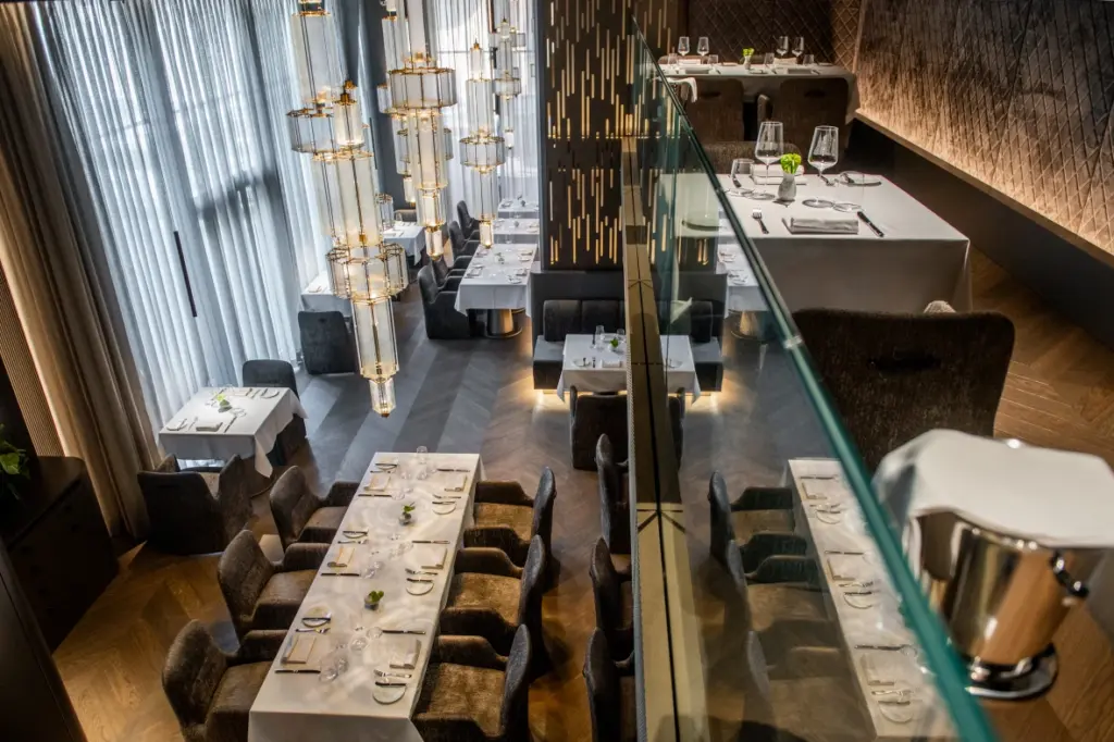 Sala restauracji arte w Starym Browarze